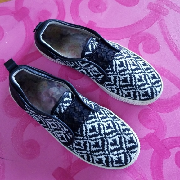 Born Shoes - BORN slip on sneaker